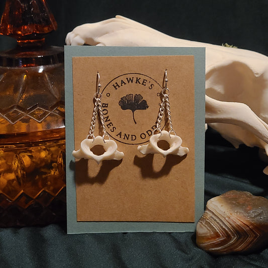 Skunk Atlas Hanging Chain Dangle Earrings